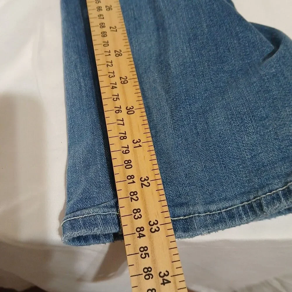 True Religion Mens Geno Relaxed Slim Medium Wash Blue Jeans Straight Leg 36x33